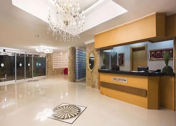 מלון Grand Juno Beach Hotel 3*