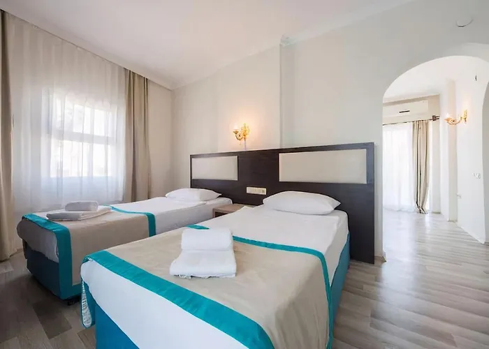 Grand Juno Beach Hotel מלון