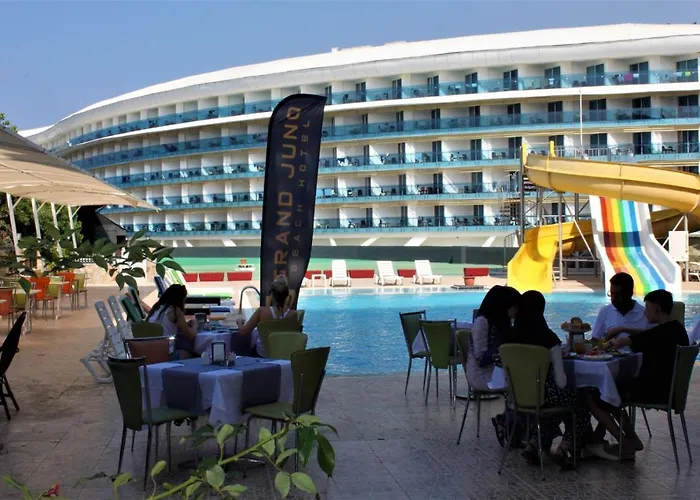 מלון Grand Juno Beach Hotel אלאניה